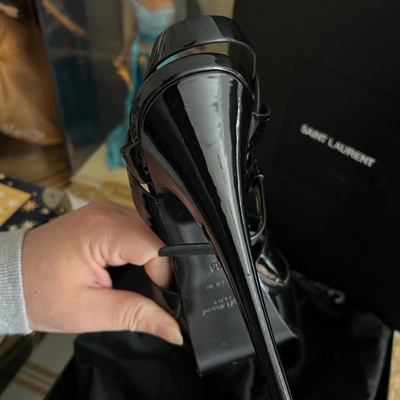 Saint Laurent Vitello Vernice Nero Heels - Picture 5 of 11